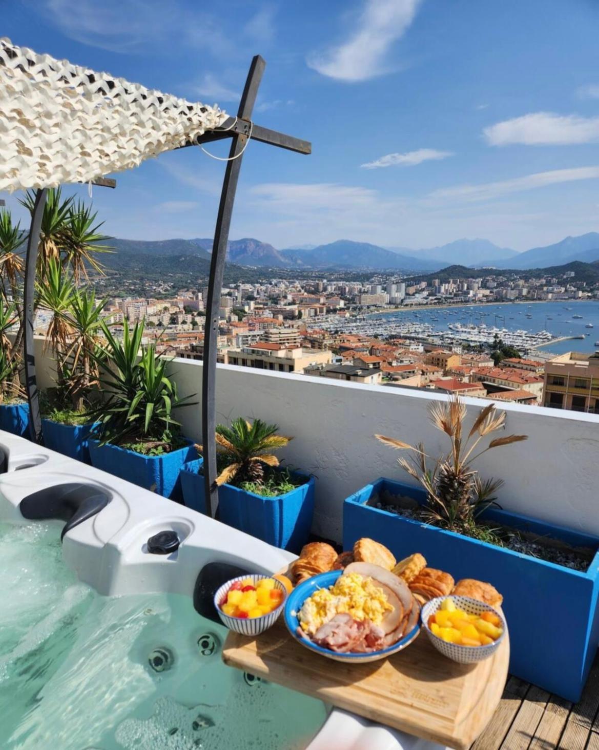 Penthouse Panoramique Avec Jacuzzi *